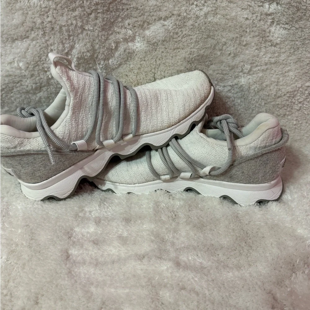 SOREL Women's Kinetic Lace Sneaker Size 7.5 White  Athletic Shoe Comfy - Picture 3 of 8